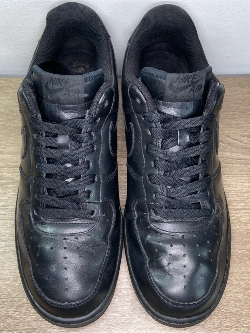 Nike Air Force 1 Low Top Mens 10.5 Triple Black Sneakers 315122-001 - Picture 4 of 13